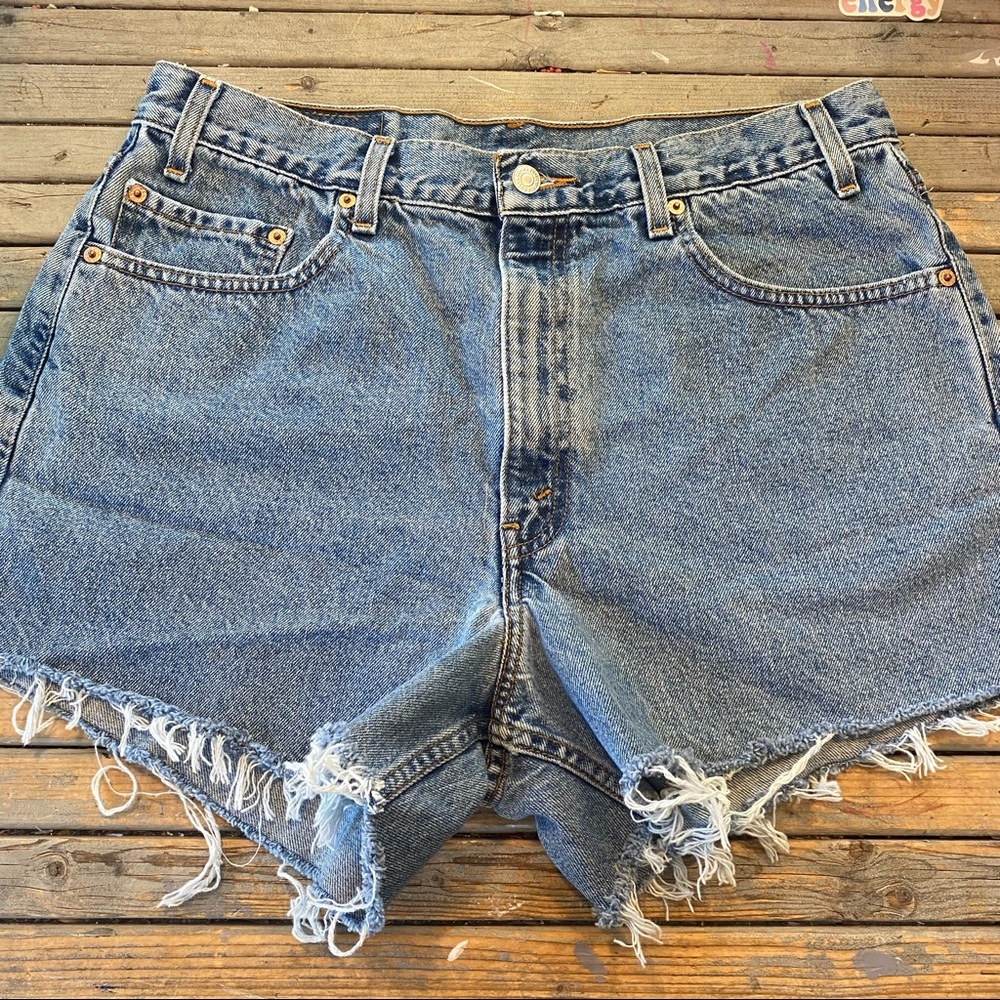 Vintage Levi’s 550 high rise jean shorts size 12